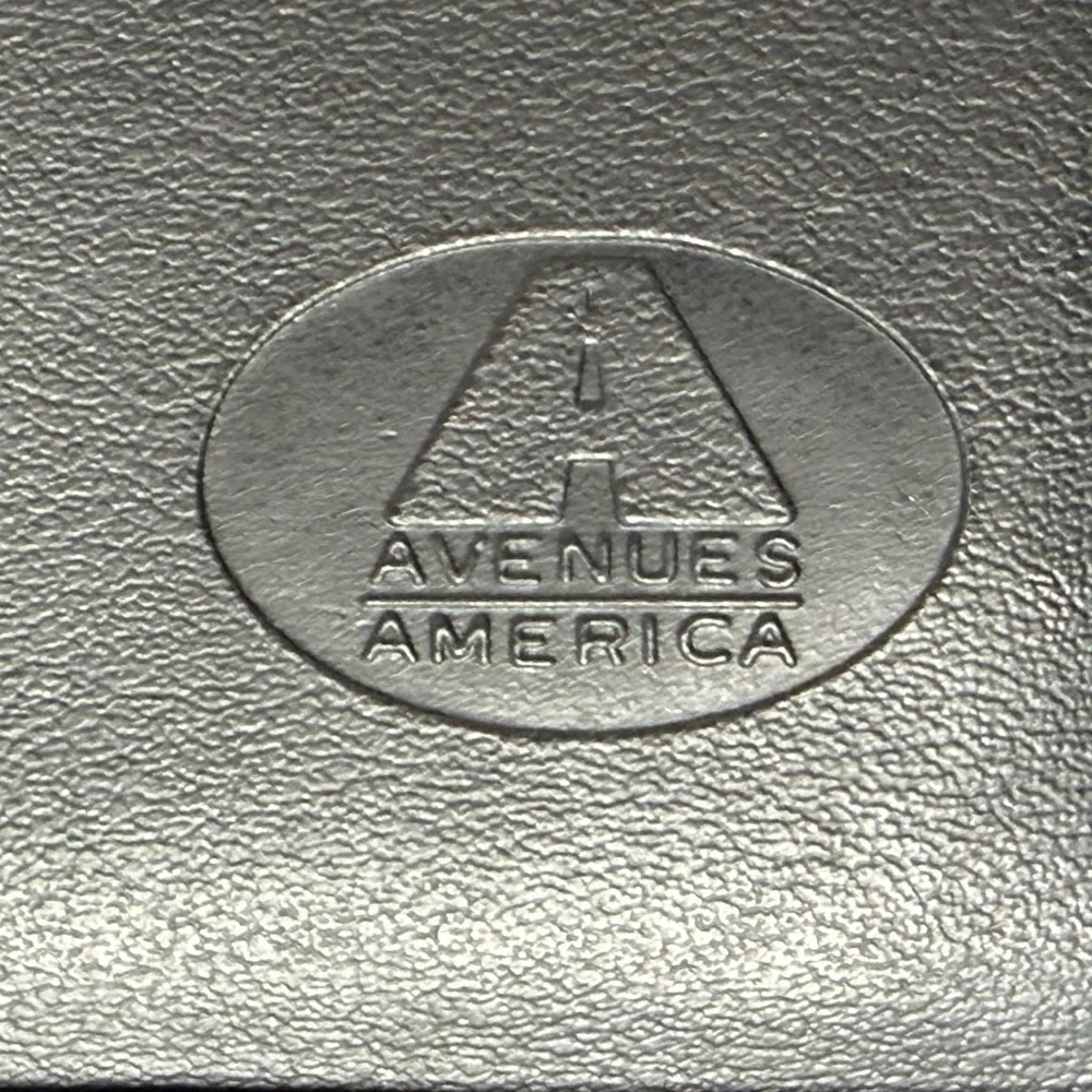 Avenues America  PU black leather zippered portfolio ring binder and calculator